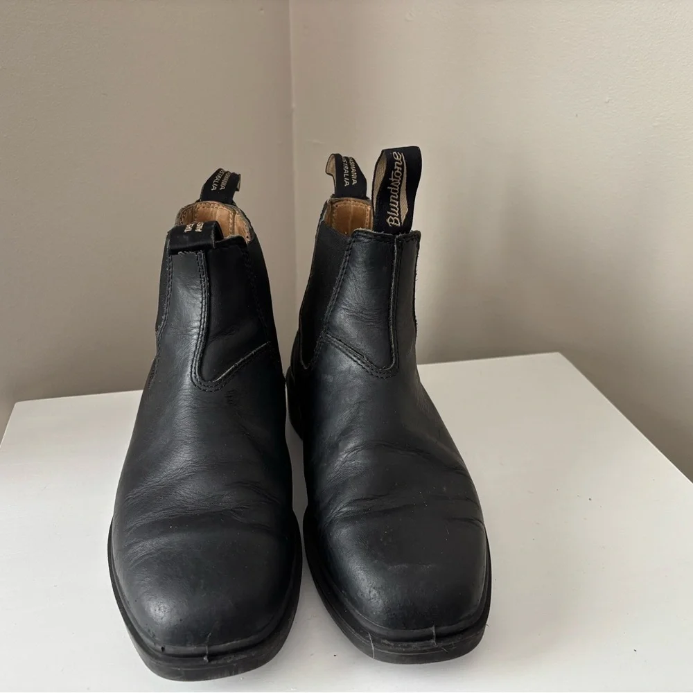 Black Leather Women’s square toed  Chelsea Boots - Picture 2 of 4